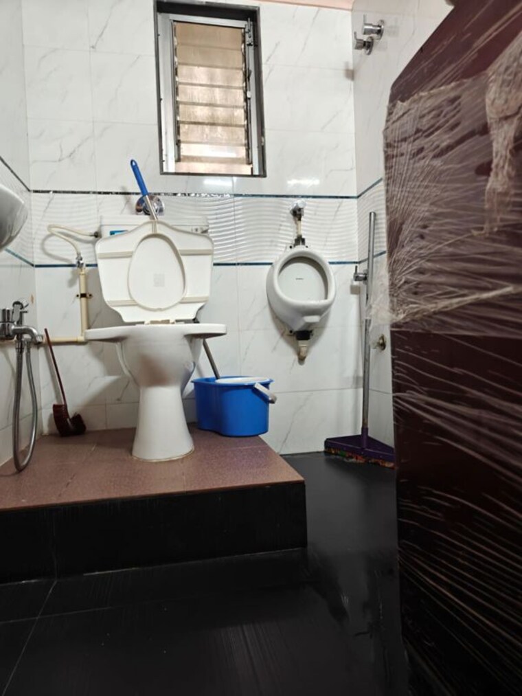 Bathroom, andheri west 3 Bedroom 1200 Sq.Ft. Apartment In Andheri West Mumbai 10672753
