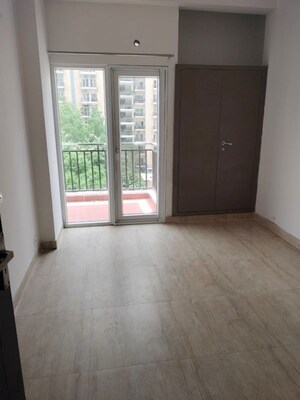 Room in 3 BHK Apartment at H R Buildcon Elite Homz, Sector 77 – for Rent