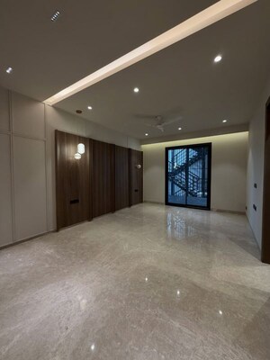 Room in 6+ BHK Villa at Civil Lines – for Sale