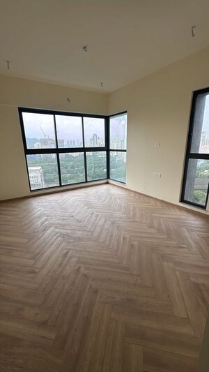 Room in 3 BHK Apartment at Kalpataru Immensa, Kolshet Road – for Rent