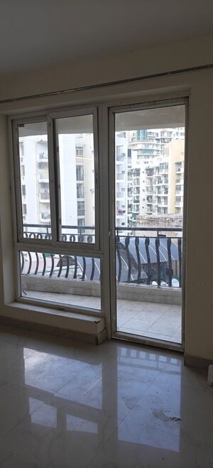 Room in 2.5 BHK Apartment at Sikka Karmic Greens, Sector 78 – for Rent