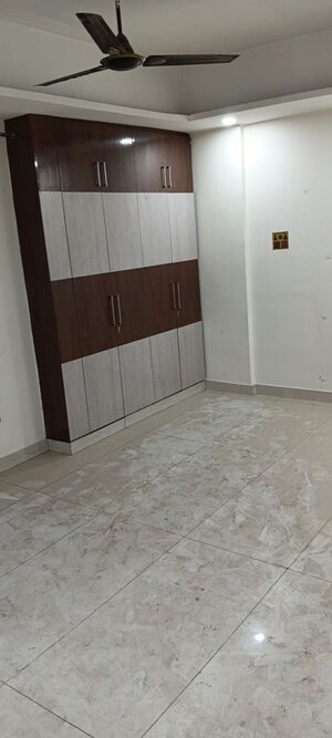 Room in 3 BHK Apartment at Dwarika Raj Garden City, Raj Nagar Extension – for Rent