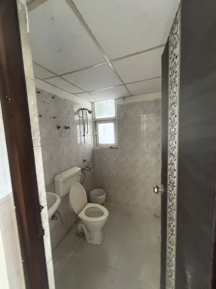Bathroom, mgi-gharaunda 3 Bedroom 1100 Sq.Ft. Apartment In Raj Nagar Extension Ghaziabad 10672839