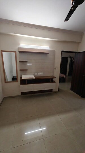 Room in 3 BHK Apartment at Himalaya Tanishq, Raj Nagar Extension – for Rent