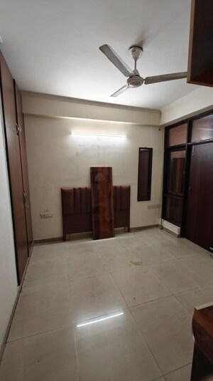 Room in 3 BHK Apartment at Himalaya Tanishq, Raj Nagar Extension – for Rent