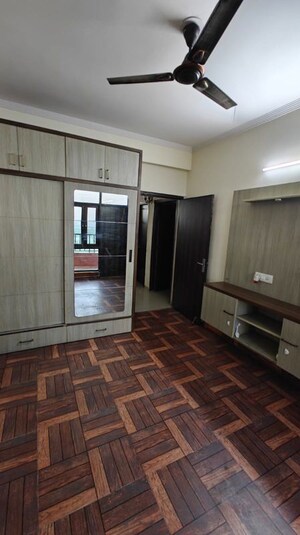 Room in 3 BHK Apartment at Himalaya Tanishq, Raj Nagar Extension – for Rent