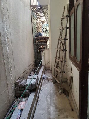 Balcony in 1 BHK Builder Floor at Vaishali Sector 5 – for Rent