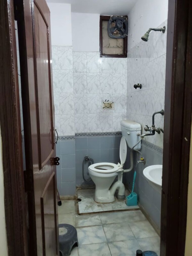 Bathroom, vaishali sector 5 1 Bedroom 550 Sq.Ft. Builder Floor In Vaishali Sector 5 Ghaziabad 10672855