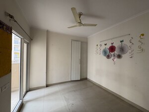 Room in 3 BHK Apartment at JM Florence, Tech Zone 4 Greater Noida – for Rent