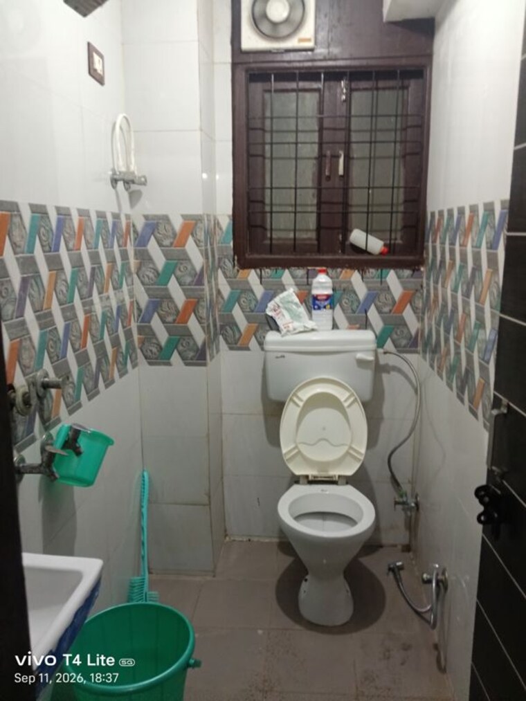 Bathroom, khirki extension 1 Bedroom 50 Sq.Yd. Builder Floor In Khirki Extension Delhi 10672871