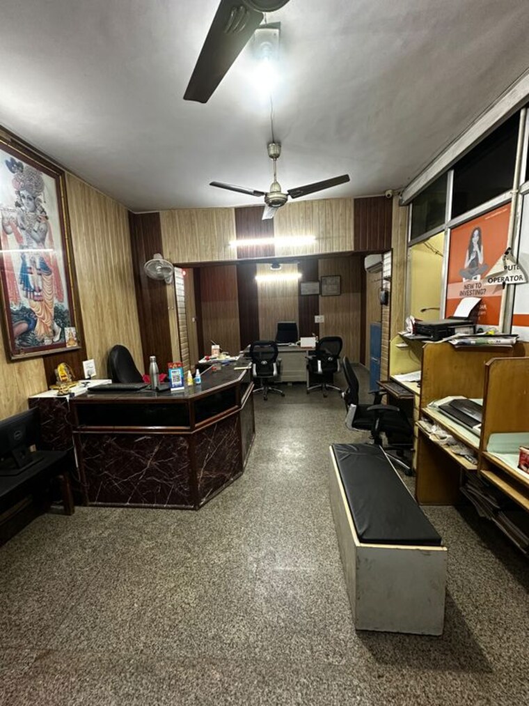 Gym, new industrial township 1 3 Bedroom 1500 Sq.Ft. Builder Floor In New Industrial Township 1 Faridabad 10672878