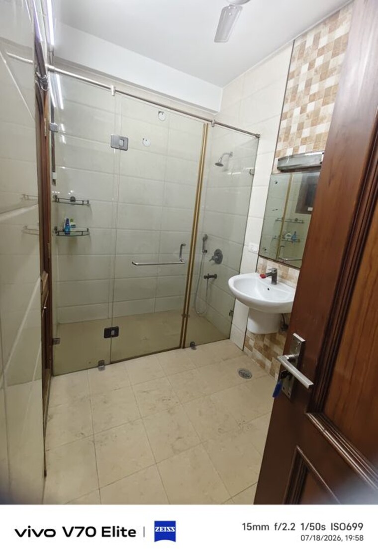 Bathroom, sector 50 5 Bedroom 5000 Sq.Ft. Villa In Sector 50 Noida 10672880