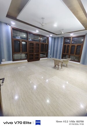 Room in 5 BHK Villa at Sector 50 – for Rent