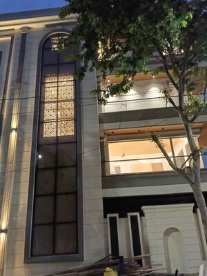 6+ BHK Villa – Exterior View View at Sector 100 - for Sale