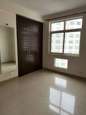Room in 3 BHK Apartment at Eldeco Elegante, Vibhuti Khand – for Rent