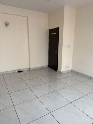 Room in 3 BHK Apartment at Eldeco Elegante, Vibhuti Khand – for Rent