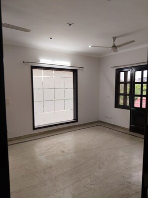 Room in 5 BHK Villa at Sector 41 – for Sale