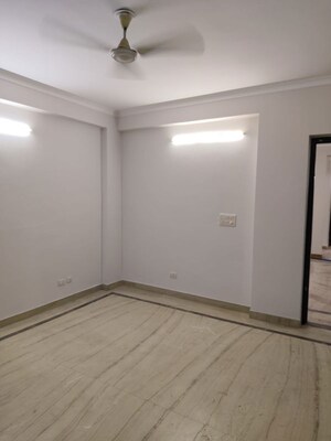 Room in 5 BHK Villa at Sector 41 – for Sale