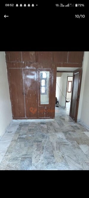Room in 3 BHK Builder Floor at Sector 46 – for Rent