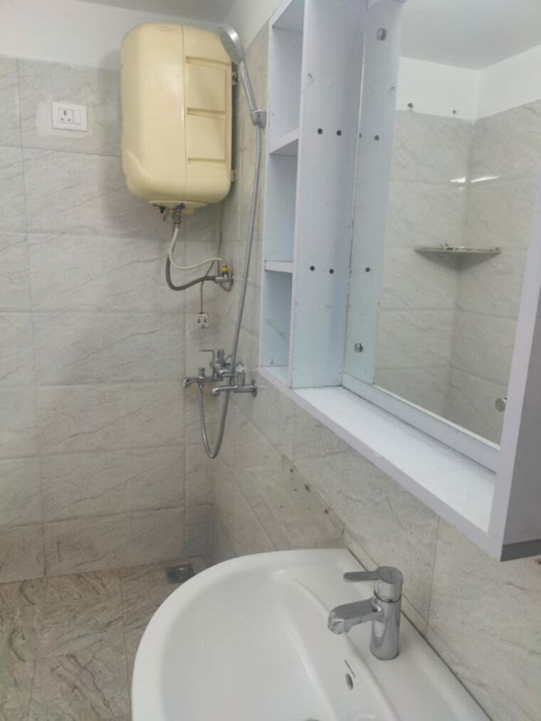 Bathroom, sector 34 3 Bedroom 1500 Sq.Ft. Builder Floor In Sector 34 Chandigarh 10672897