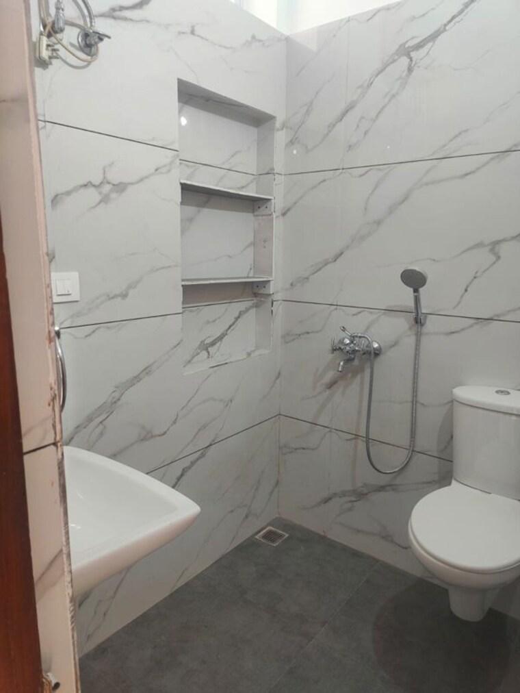 Bathroom, sector 34 3 Bedroom 1500 Sq.Ft. Builder Floor In Sector 34 Chandigarh 10672897