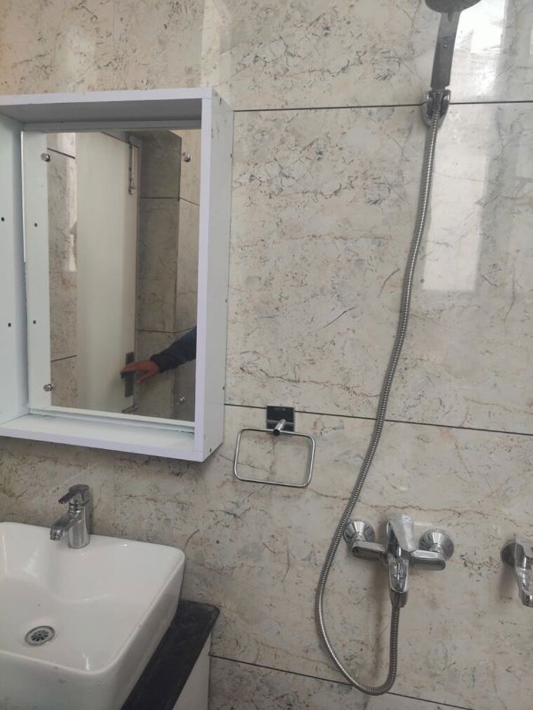 Bathroom, sector 34 3 Bedroom 1500 Sq.Ft. Builder Floor In Sector 34 Chandigarh 10672897