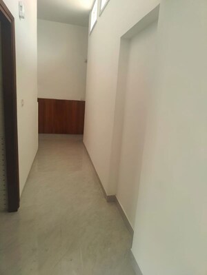 Building Lobby in 3 BHK Builder Floor at Sector 34 – for Rent