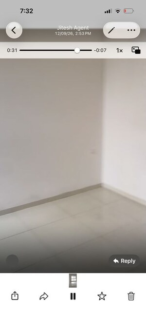Room in 1.5 BHK Apartment at Godrej Emerald, Ghodbunder Road – for Rent