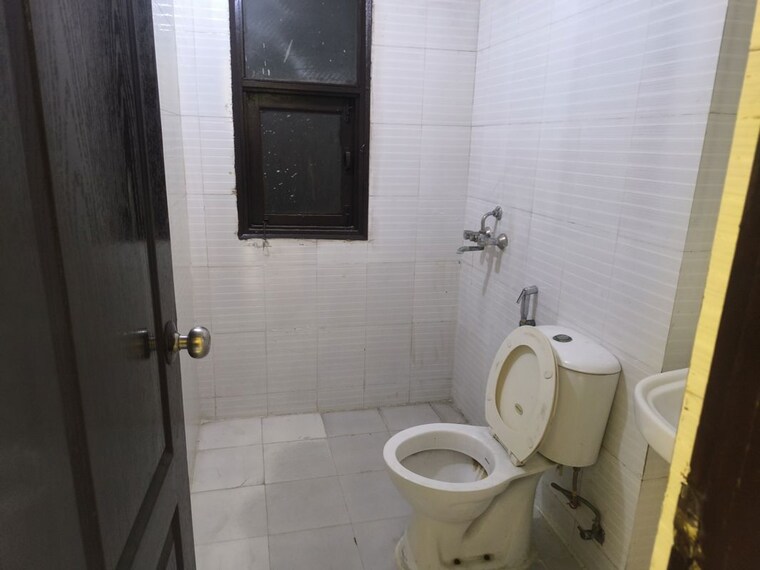 Bathroom, bptp-princess-park 2 Bedroom 1260 Sq.Ft. Apartment In Sector 86 Faridabad 10672913