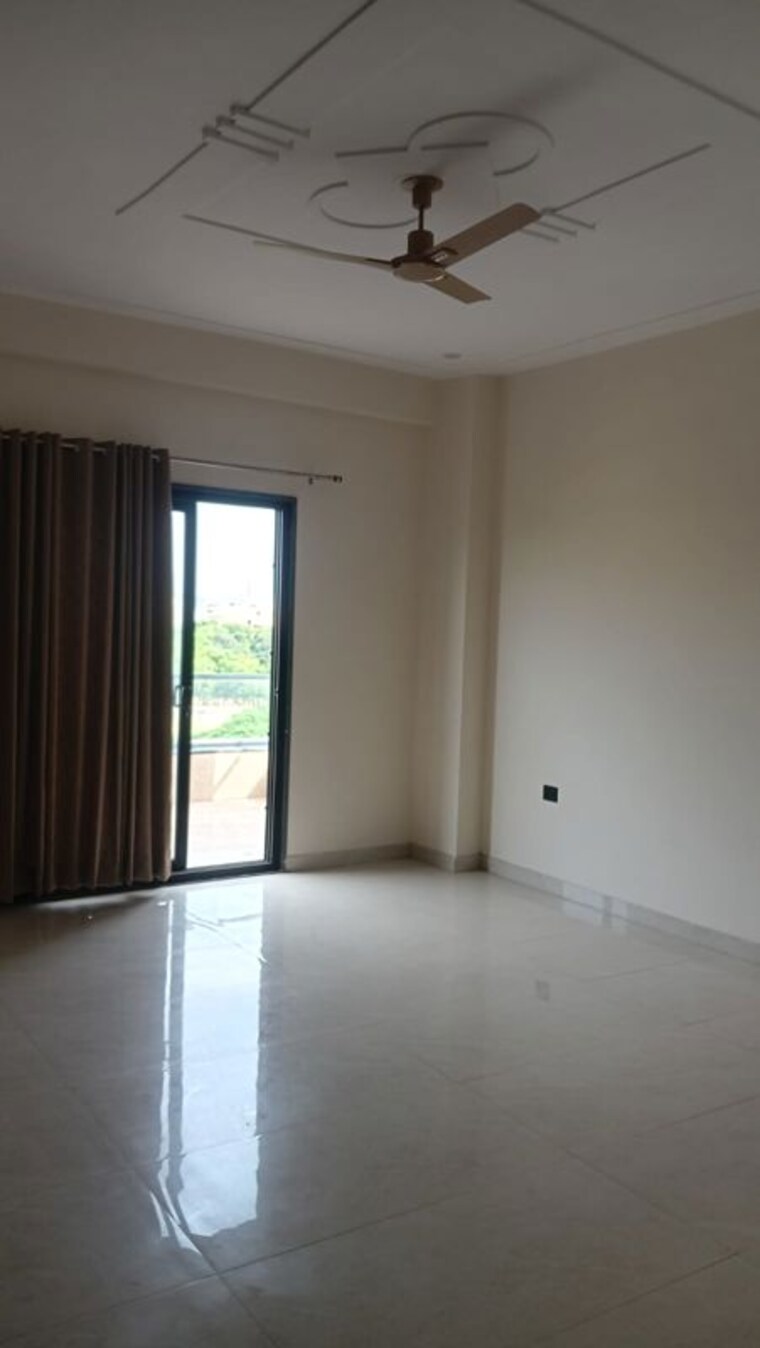 Room, sector 46 3.5 Bedroom 300 Sq.Mt. Villa In Sector 46 Noida 10672929