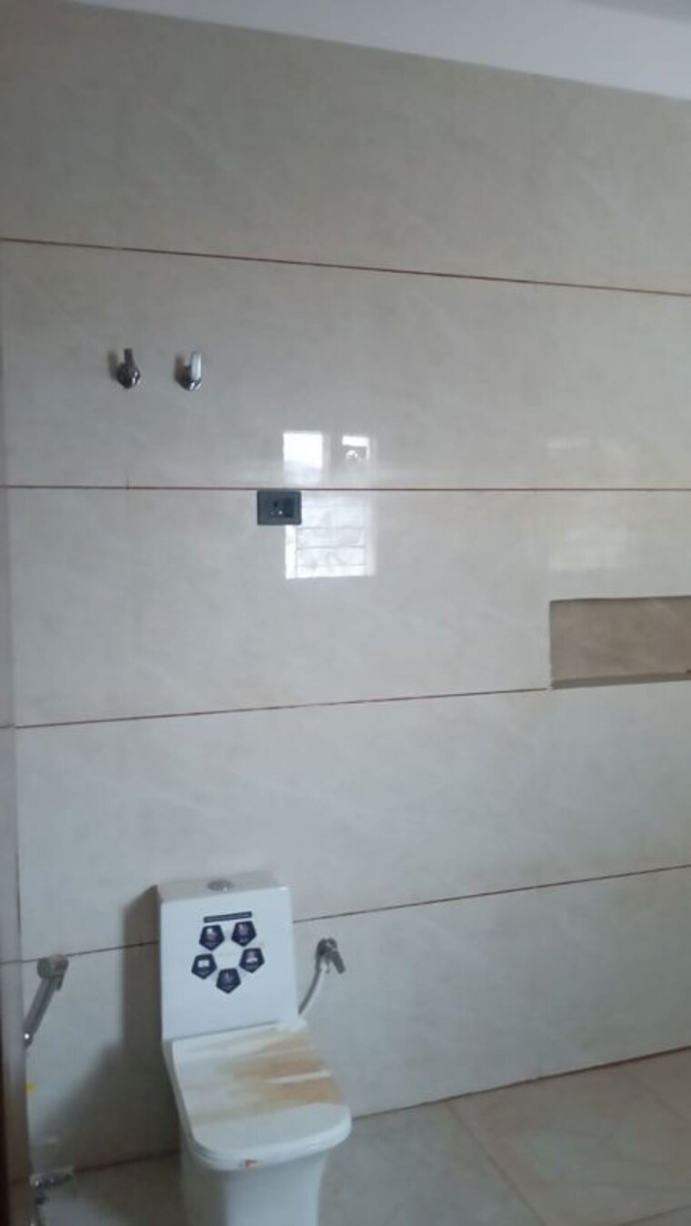 undefined, sector 46 3.5 Bedroom 300 Sq.Mt. Villa In Sector 46 Noida 10672929