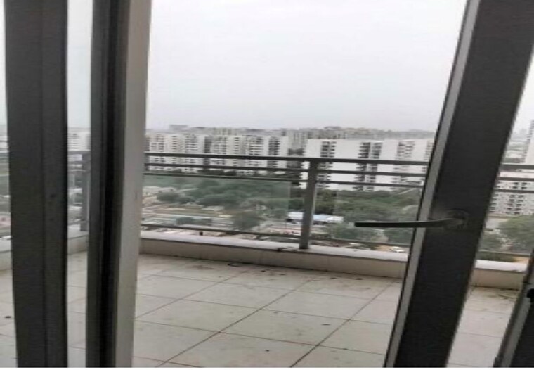 Balcony, dlf-the-ultima 3 Bedroom 2132 Sq.Ft. Apartment In Sector 81 Gurgaon 10672935