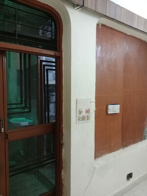 Room in 2 BHK Independent House at Model Town – for Rent