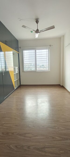 Room in 2 BHK Apartment at Prestige Misty Waters, Hebbal – for Rent