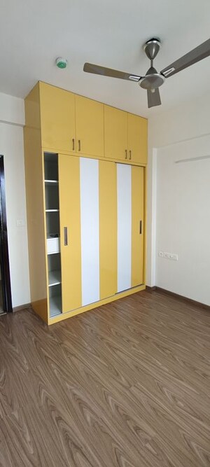 Room in 2 BHK Apartment at Prestige Misty Waters, Hebbal – for Rent