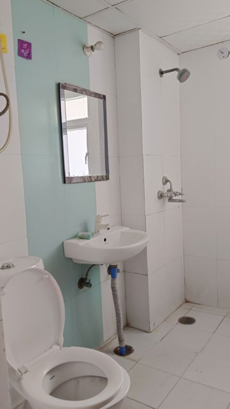 Bathroom, saviour-park 2.5 Bedroom 1265 Sq.Ft. Apartment In Mohan Nagar Ghaziabad 10672973