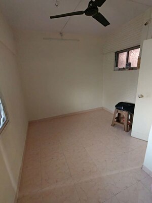Room in 1 BHK Apartment at Manish Rose, Andheri West – for Rent