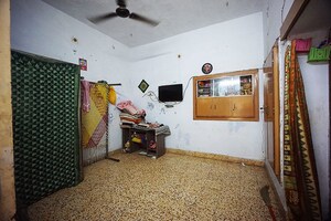 Parking in 6 BHK Independent House at Motera – for Sale