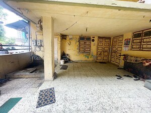 Parking in 6 BHK Independent House at Motera – for Sale