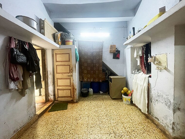  Parking, motera 6 Bedroom 200 Sq.Yd. Independent House In Motera Ahmedabad 10673028