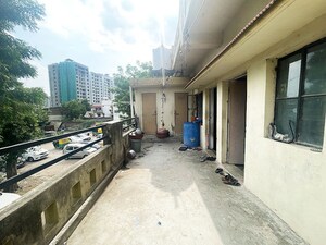 Parking in 6 BHK Independent House at Motera – for Sale