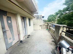 Parking in 6 BHK Independent House at Motera – for Sale