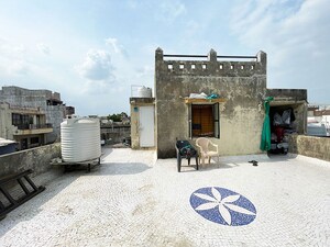Parking in 6 BHK Independent House at Motera – for Sale
