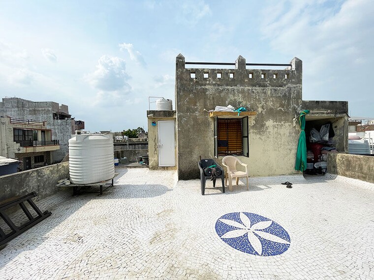  Parking, motera 6 Bedroom 200 Sq.Yd. Independent House In Motera Ahmedabad 10673028