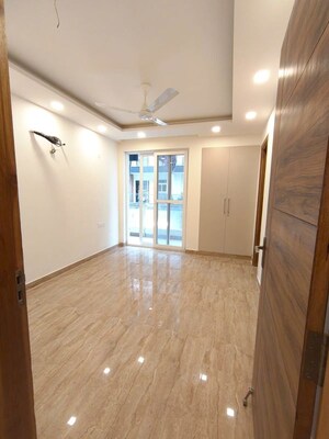 Room in 3 BHK Builder Floor at BPTP District Phase 2, Sector 84 – for Sale