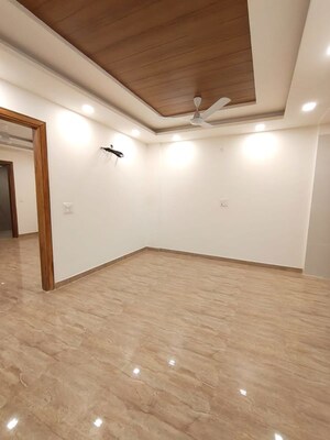 Room in 3 BHK Builder Floor at BPTP District Phase 2, Sector 84 – for Sale