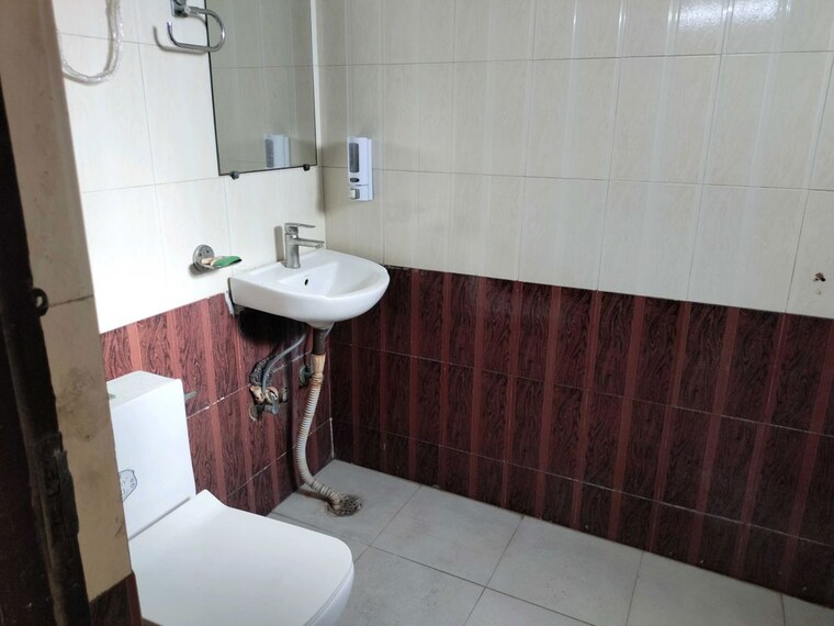 Bathroom, sector 21 2 Bedroom 1200 Sq.Ft. Builder Floor In Sector 21 Gurgaon 10673072