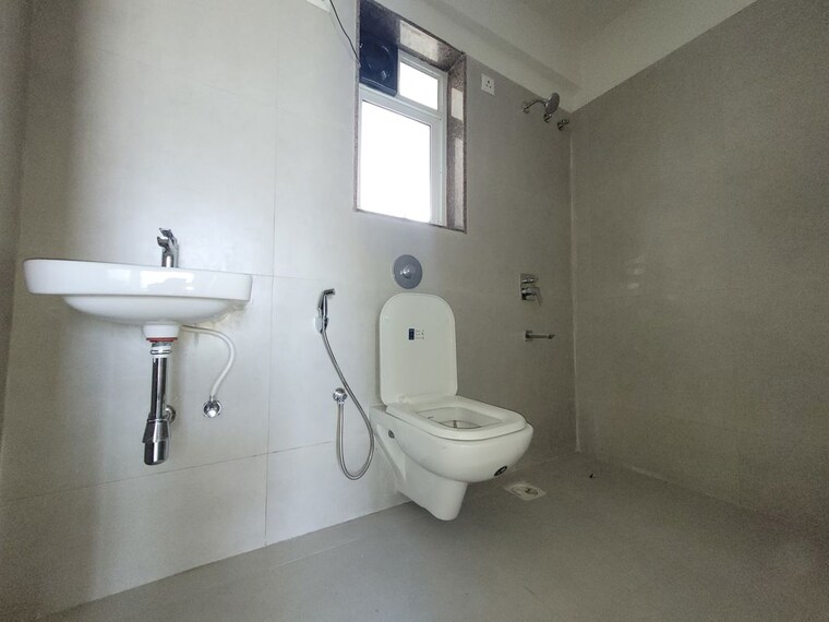 Bathroom, puranik-city-reserva 2 Bedroom 717 Sq.Ft. Apartment In Ghodbunder Road Thane 10673053