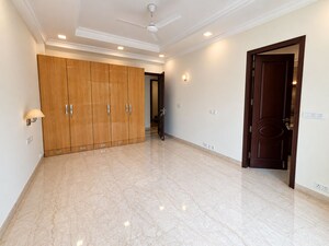 Room in 4 BHK Builder Floor at Greater Kailash ii – for Rent
