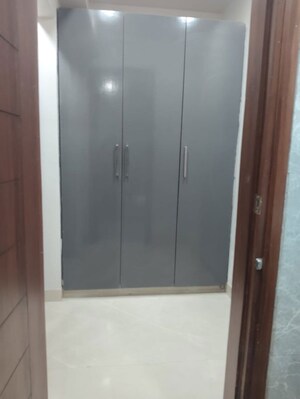 Building Lobby in 1 BHK Independent House at Sector 42 – for Rent